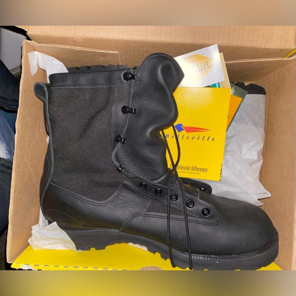 Men’s Belleville model 700 lightweight Steel toe Boot, Black, Size 13 Regular.